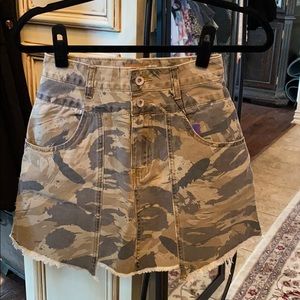 High-waisted POL Uneven Edge Camo Skirt